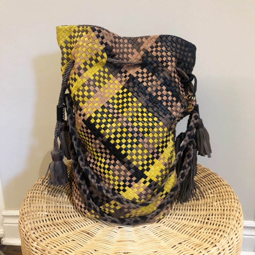 🌟Host Pick!🌟 Rabeanco Woven Leather Bucket Bag - Picture 10 of 15